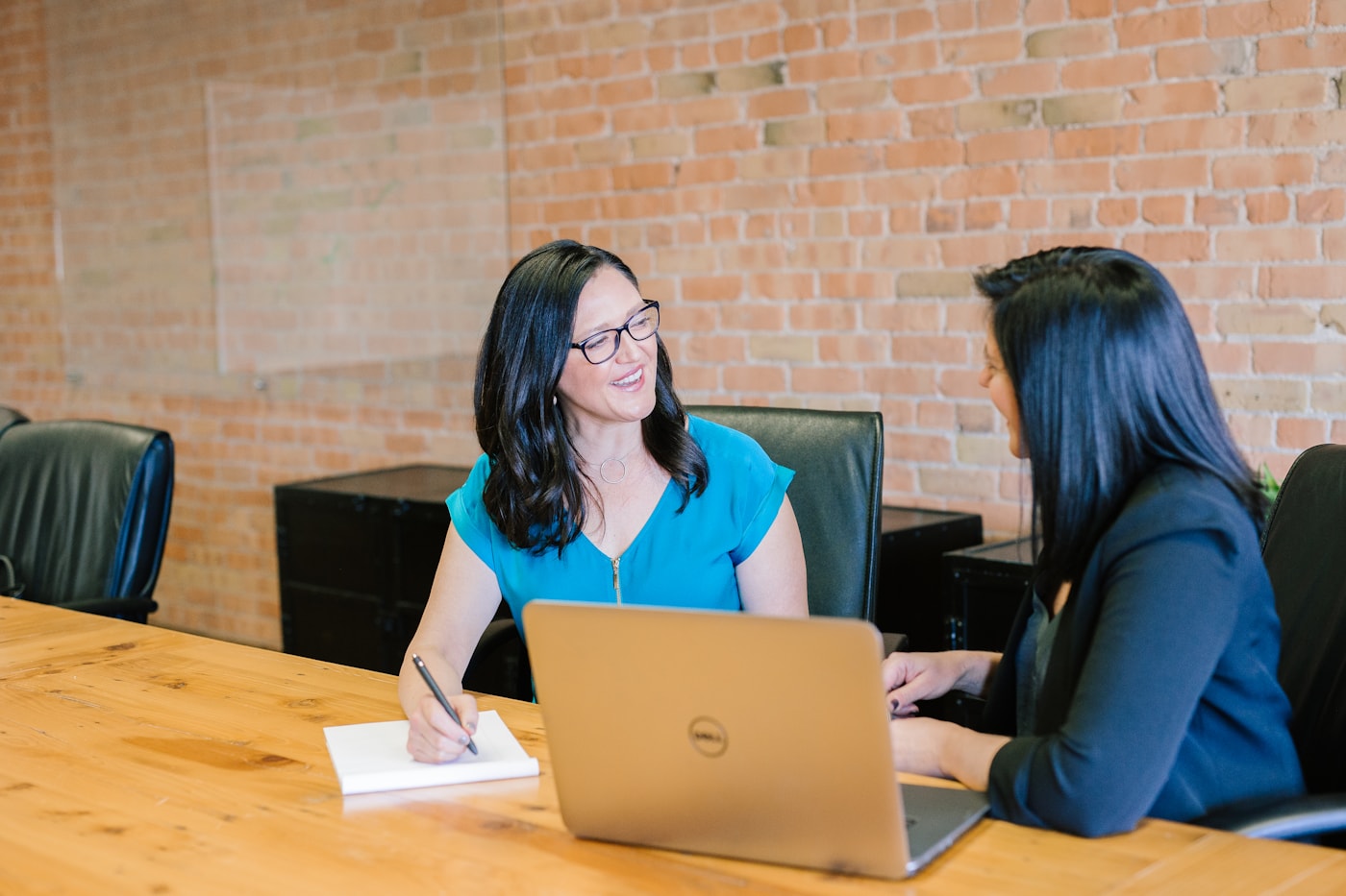 Cassie Lincoln coaching in a boardroom